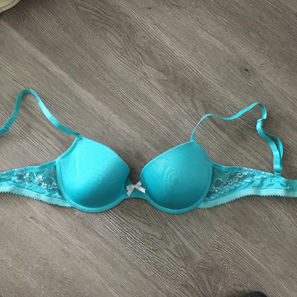34 B Beautiful blue bra